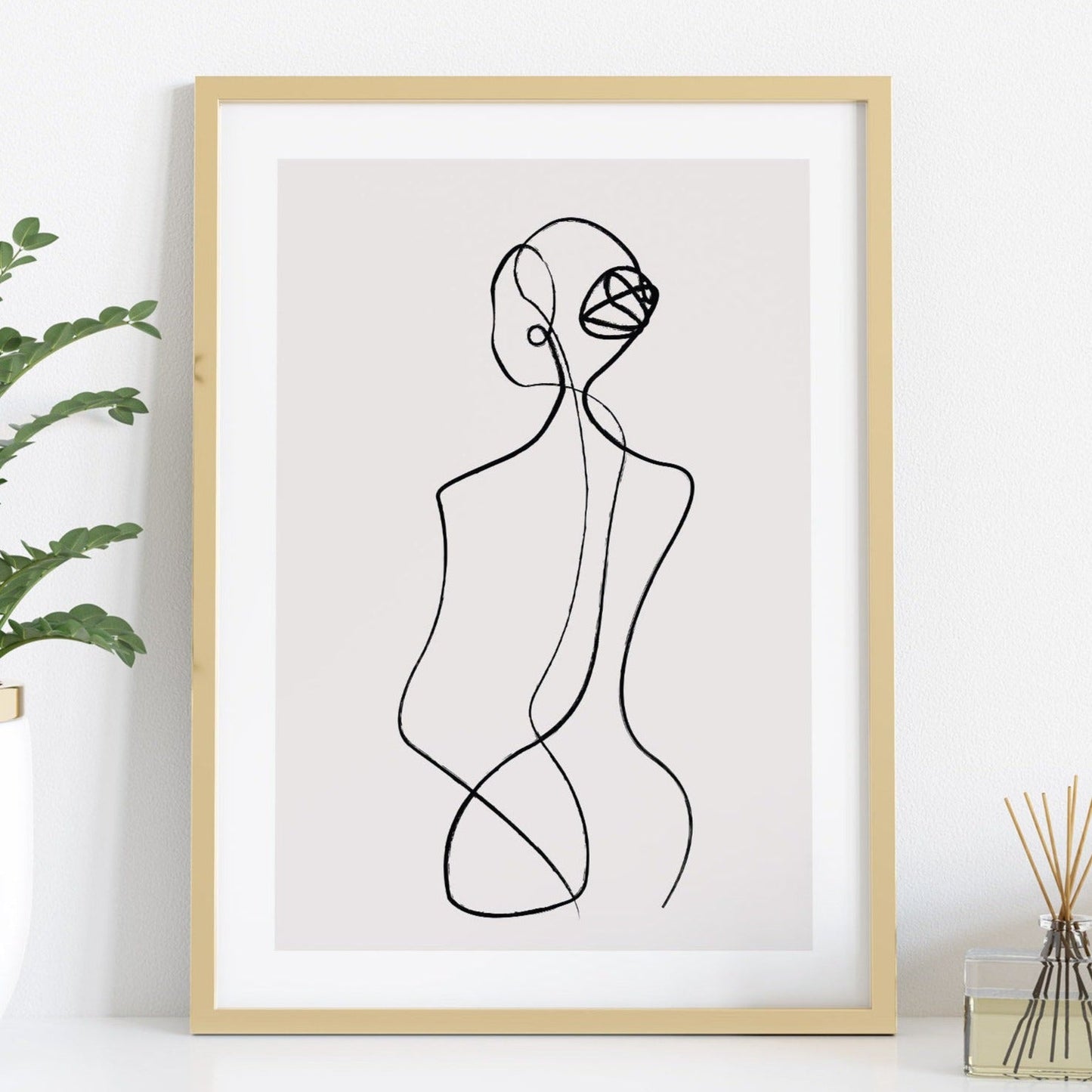 Nude woman line art